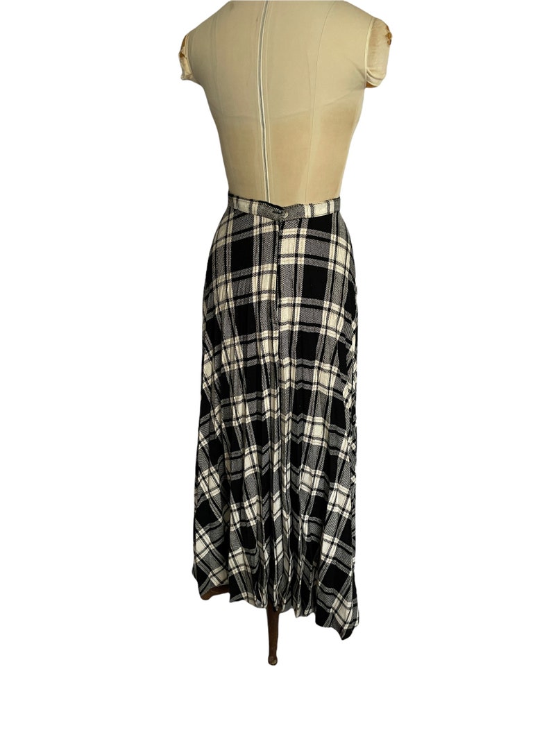 New Stylish Retro Black-and-white Plaid High-waisted Pleated Skirt With A Drawstring