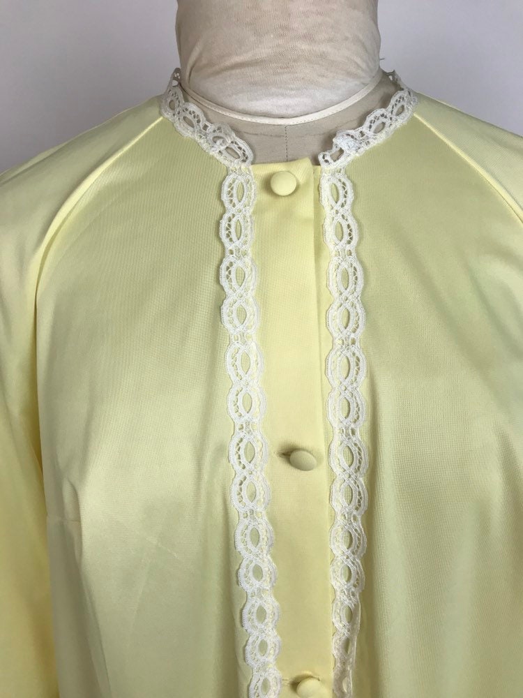 Vintage 1960s Robe Vanity Fair Yellow Nylon With Lace Trim - Etsy