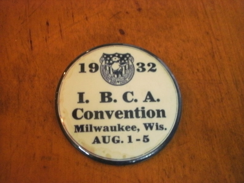 Vintage 1832 IBCA International Baby Chick Association Convention Milwaukee Metal Pinback Souvenir2.25 Diameter