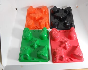 4 Retro Vintage Jello Jiggler Plastic Molds 2 Christmas 2 Halloween