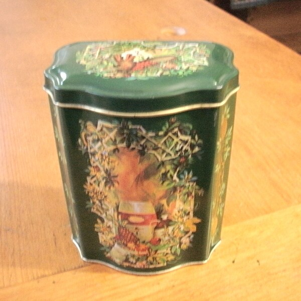 1981 Lidded Decorative Tin Christmas Theme 5.75" x 4" x 2.5" Very Good Condition