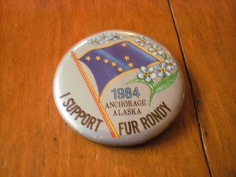 Vintage 1984 Metal Pin Pinback Souvenir Fur Rendezvous Fur Rondy Alaska Flag