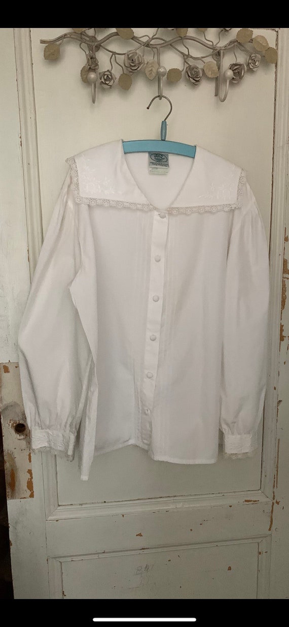 Vintage longsleeved blouse by Laura Ashley
