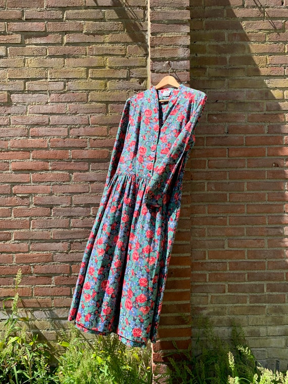 Vintage Laura Ashley dress - image 8