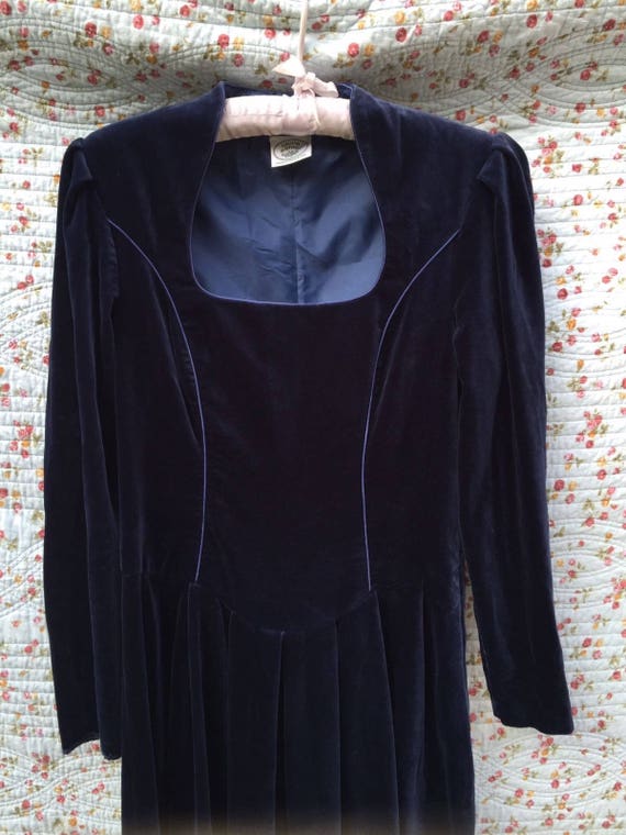 Vintage velvet Laura Ashley dress - image 2