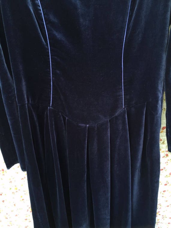 Vintage velvet Laura Ashley dress - image 3