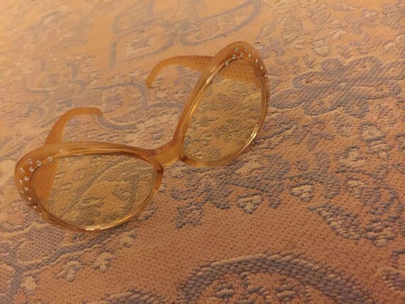 Vintage cat-eye sunglasses