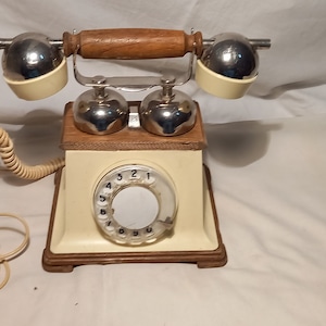 Vintage 1986&#39;s White Telephone - Retro Style.Made in USSR