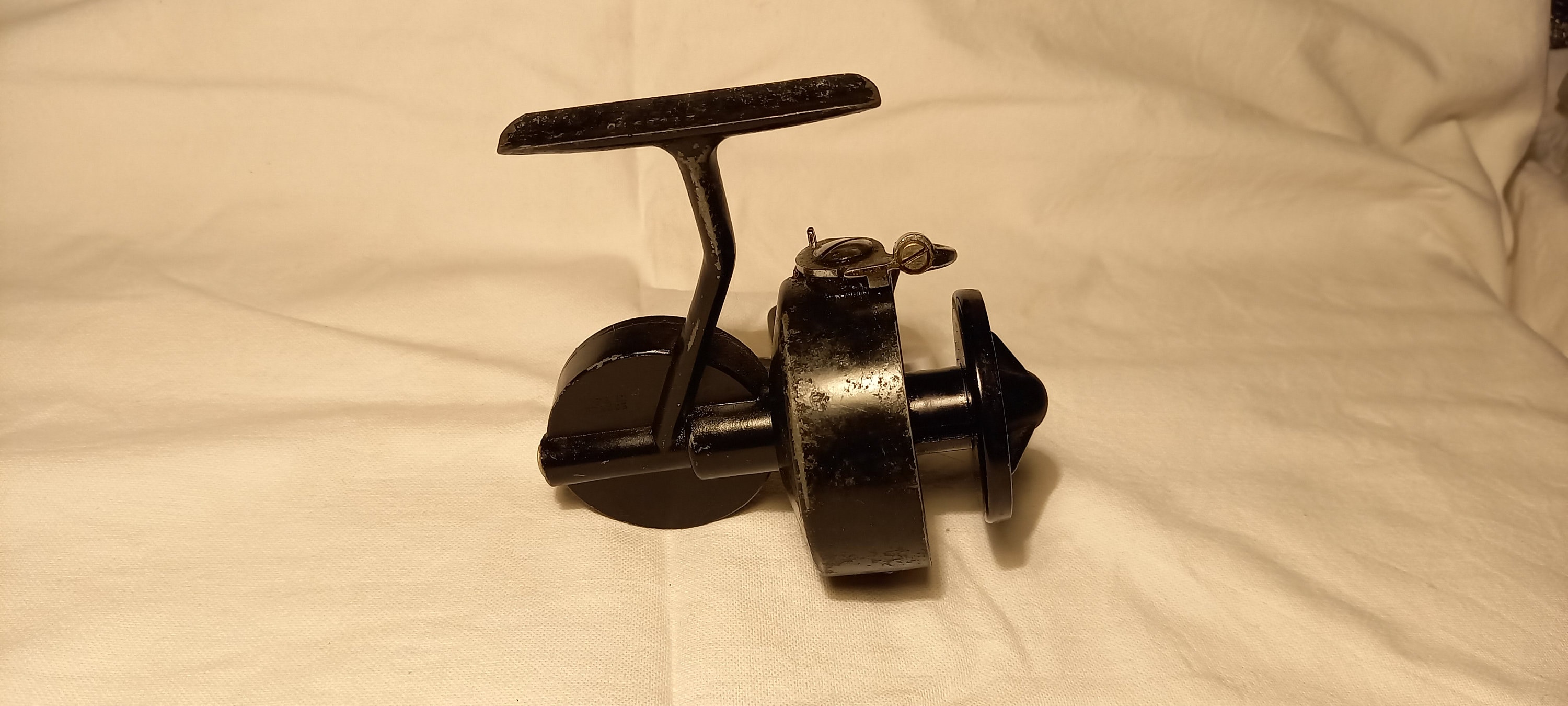 Vintage MITCHELL 304 Spinning Spin Fishing Reel.made in FRANCE 