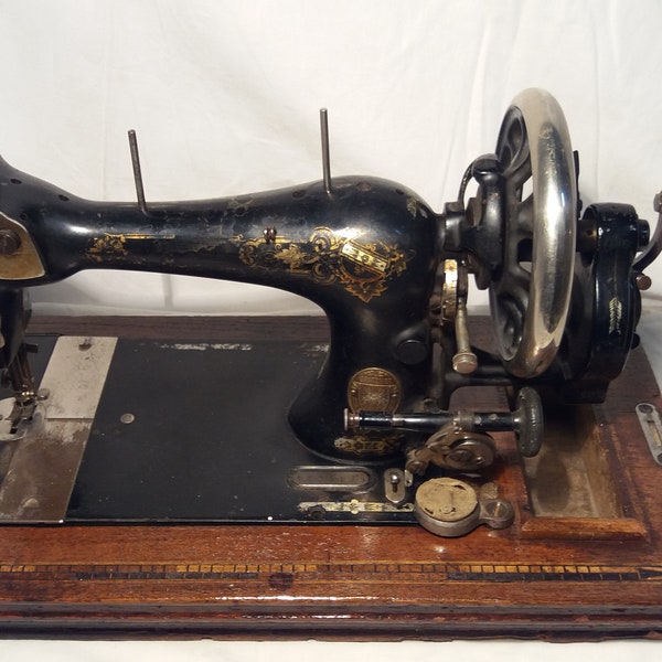 Machine à coudre antique de 1904,,GRITZNER''Mod.VS 5 avec boîte en bois d’origine et clé - ALLEMAGNE