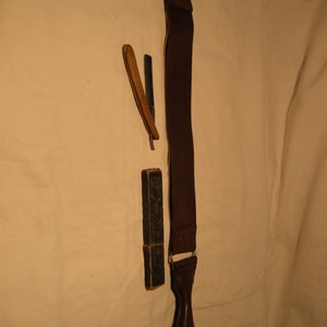 Vintage 1960&#39;s Shaving Kit - Razor and Leather Strap for Sharpening