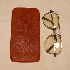 Estuche vintage de cuero rojo claro para gafas - NUEVO