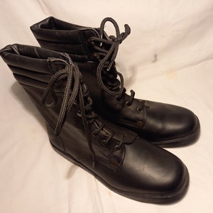 Botas de couro pretas do exército búlgaro vintage dos anos 80 - NOVAS
