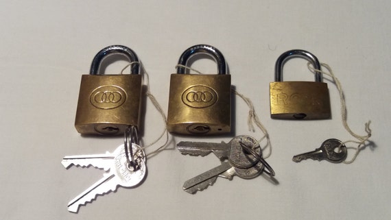 Trois cadenas vintage en laiton avec clés -  France