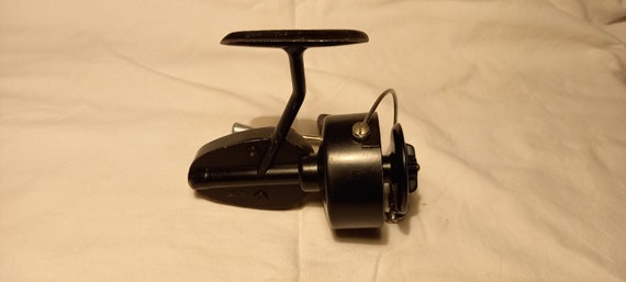 Vintage MITCHELL 300 Spinning Spin Fishing Reel.made in FRANCE 