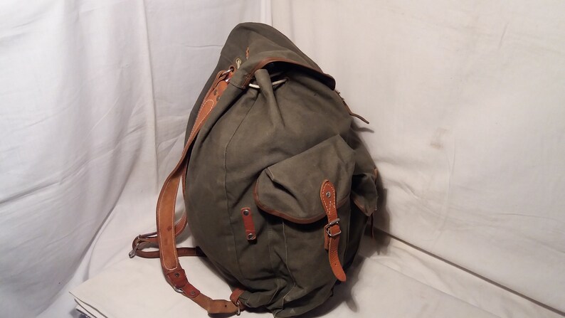 Vintage 1980/'s Military Green Canvas Backpack Large Size