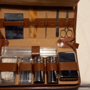 Vintage 1970&#39;s Male Shaving & Toilet Kit in Brown Leather Case - GERMANY.NEW