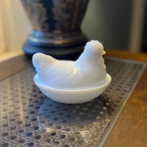 Anchor Hocking Vintage Milk Glass Hen in a Nest