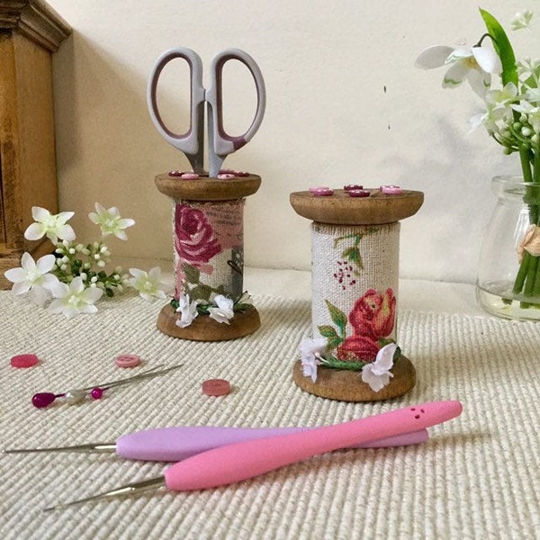 Porte-ciseaux rose / roses vintage