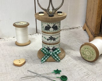 Bunny Scissor Holder With Scissors / Rustic Sewing Accessory / Vintage Style Spool
