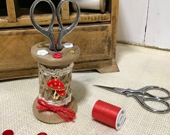 Vintage Cotton Reel Scissor Holder / Toadstool