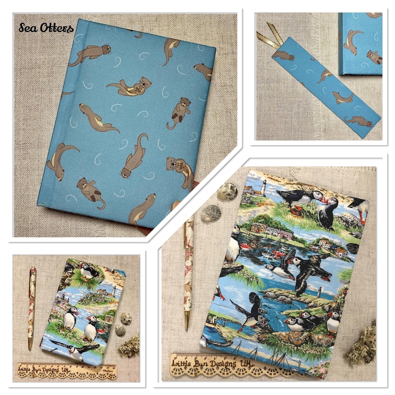 Op de afbeelding: Een blauw dagboek met een zeeotterpatroon, een bijpassende bladwijzer en een tweede dagboek met een kleurrijke print van papegaaiduikers en een kustlandschap. Een pen met patroon en een houten liniaal liggen naast het dagboek.