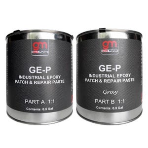 Puede incluir: Dos latas metálicas de Glob Marble GE-P Industrial Epoxy Patch & Repair Paste. Una lata está etiquetada Parte A 1:1, la otra Parte B 1:1 Gris. Cada lata contiene 1,89 litros de producto. Las latas tienen una etiqueta negra con texto blanco.