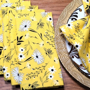 Bees Cloth Dinner Napkins - Large Modern Floral - Honeybee Spring Table Decor - Cottage Core Garden Lovers Gift - Cotton Fabric Set of 4