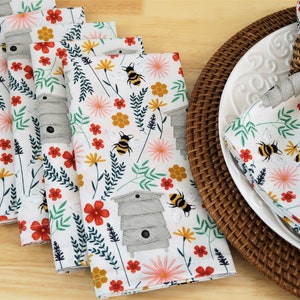 Bees Cloth Dinner Napkins - Honey Bees & Beehive Floral Napkins - Honeybee Spring Table Decor - Garden Lovers Gift, Cotton Fabric Set of 4,6
