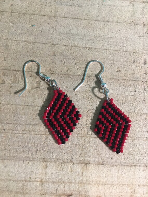 Brickstitch Beaded Earrings Red and Black
