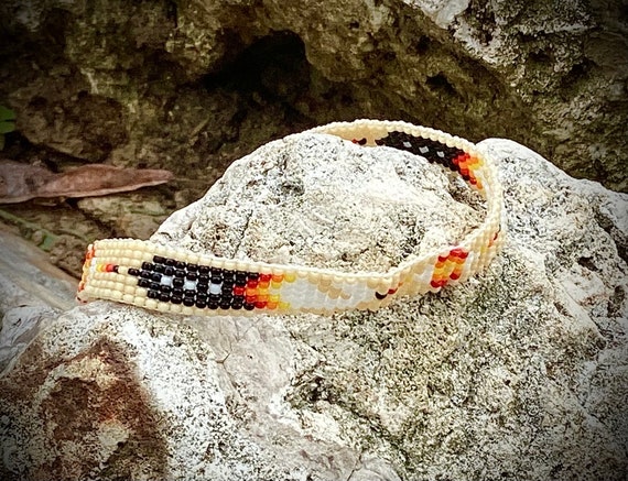 Beaded Bracelet Feather Design Beige