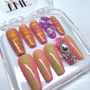 Festivalskräpnaglar | Press-on med neonfärgade reptilkonstnaglar | 3D-charmsnaglar | Sommarset med statement-motiv | Handgjorda press-on-naglar | Storlek Medium