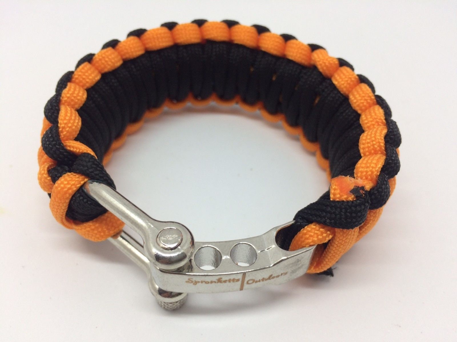 paracord bracelet equipment