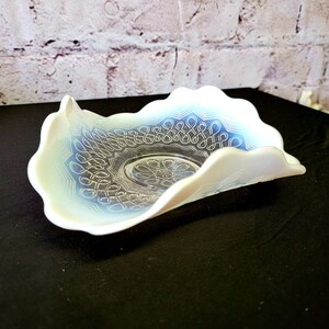 Vintage Jefferson Glass Muchos bucles blanco opalescente Bon Bon Bowl
