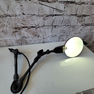 Factory Enameeled C. 1940S American Industrial Fully Adjustable Fostoria Factory Machine Shop Lamp With Parabolic Shade