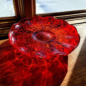Viking Glass Yesteryear Bullseye Cake Plate -  Persimmon Amberina Tangerine - MCM Mid Mod- Mid Century Art Glass Vintage - Pedestal Footed