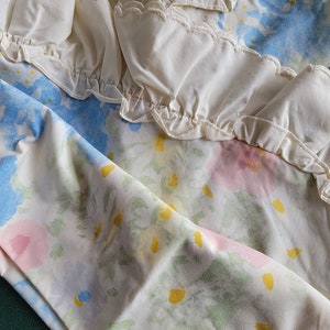 Vintage 60s/70s Floral Flat Pillowcases Pair