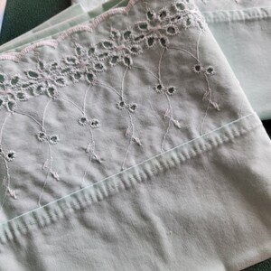 Vintage 60s/70s Floral Flat Pillowcases Pair