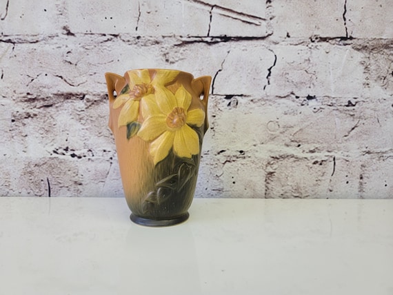 Roseville Pottery Clematis Pattern 105-7, Double Handled Vase - Etsy