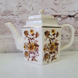 Vintage Arthur Wood 5869 Teapot, Made in England