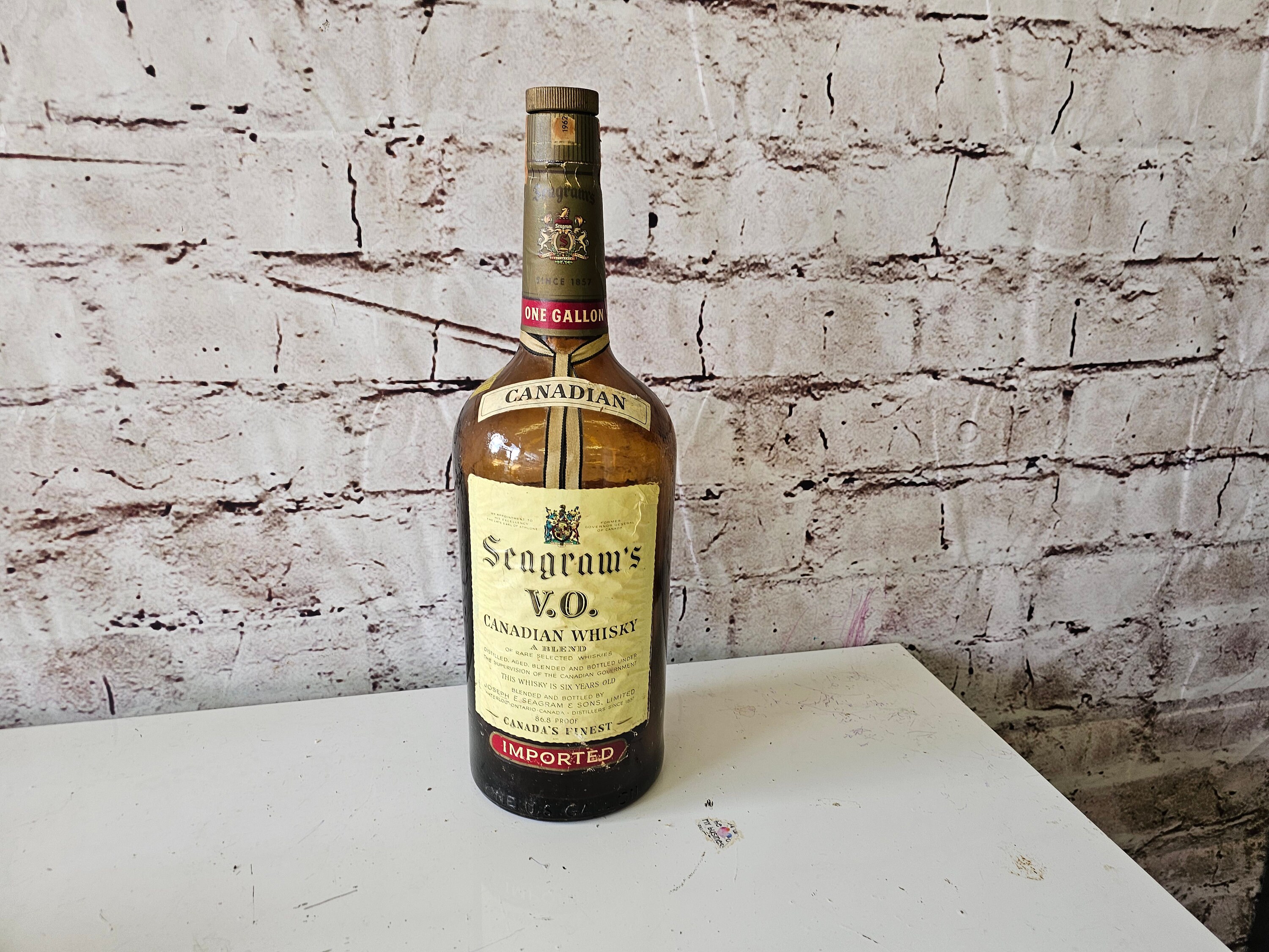 Vintage Seagram's 7 Seven Crown Whiskey Glass Bottle 1 Gallon