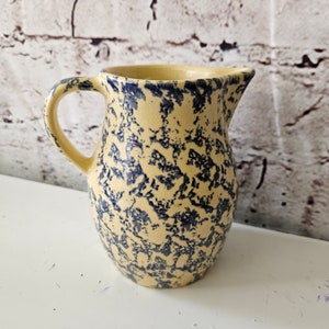 Vintage 1 Qt Blue Spongeware  Robinson Ransbottom Pottery Pitcher Roseville OH
