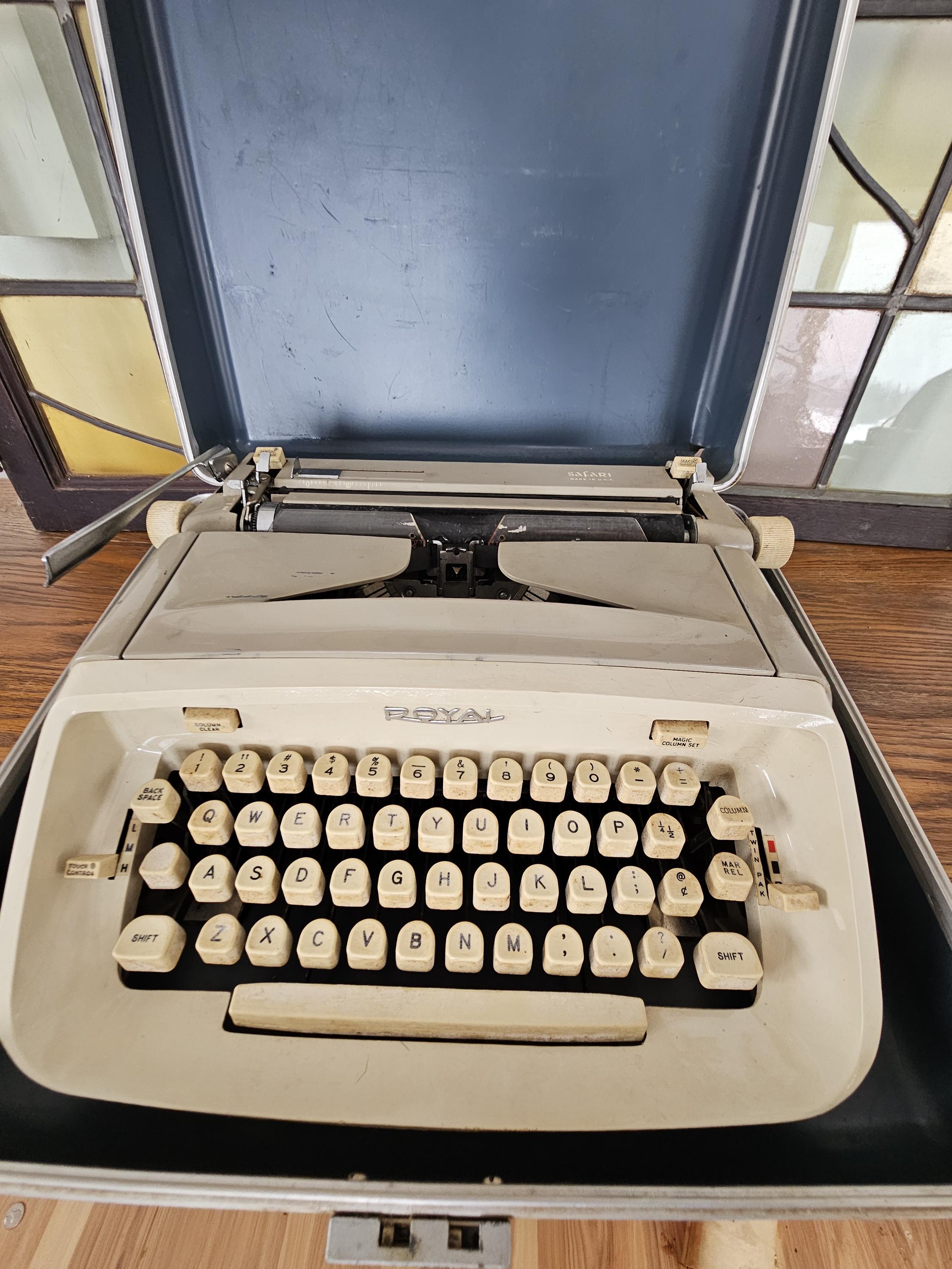 Royal Safari Typewriter - Etsy