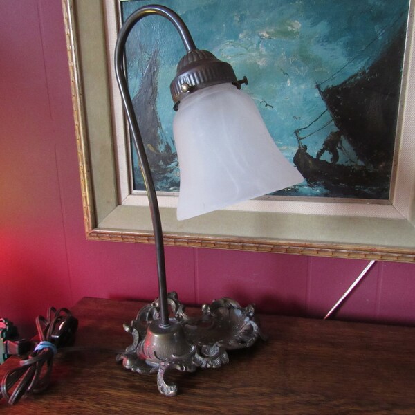 Vintage Detailed Brass Tulip Lamp With White Shade