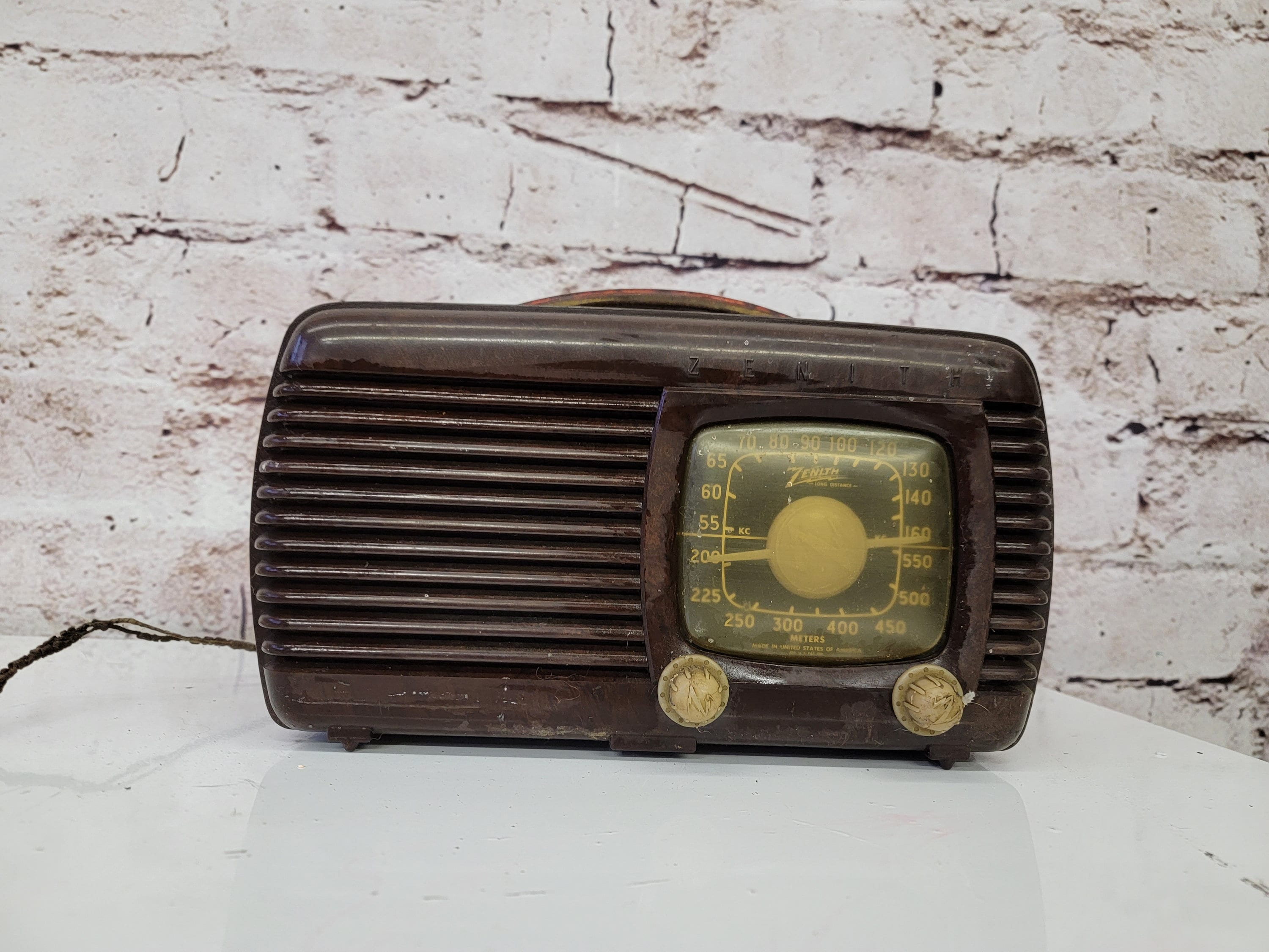 1940 Zenith 6D10 AM Bakelite Radio, Art Deco - Etsy Canada 1940 Zenith 6D10 AM Bakelite Radio, Art Deco - Etsy Canada