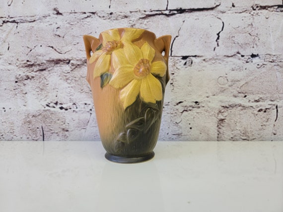 Roseville Pottery Clematis Pattern 105-7, Double Handled Vase - Etsy