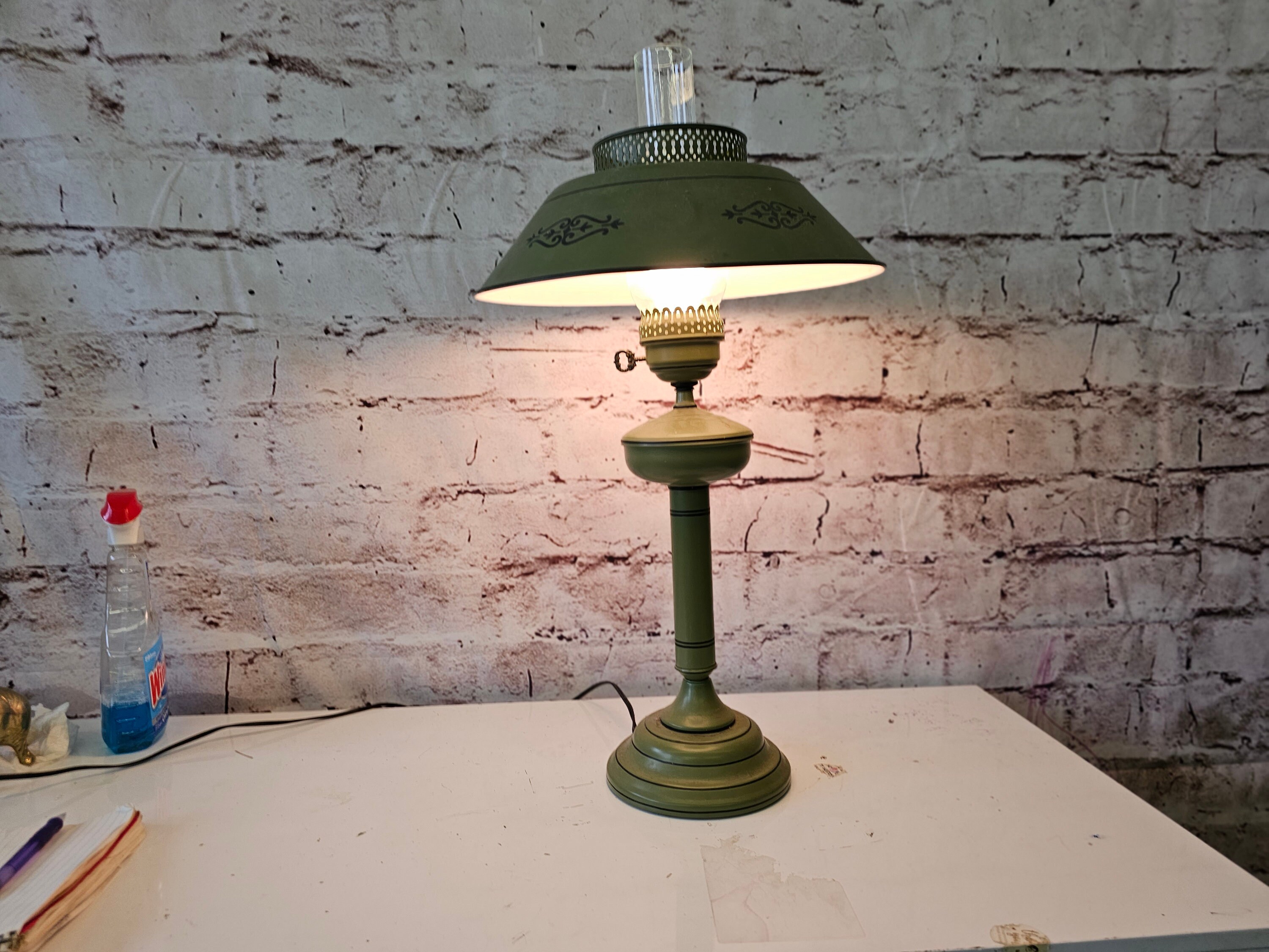 Vintage metal table lamp deals