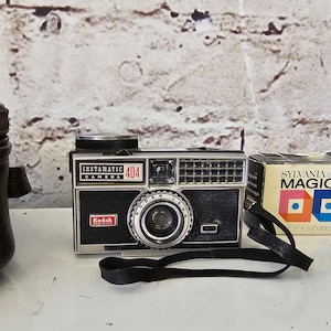 Vintage 1960s Kodak Instamatic 404 Uses New Flashcube Includes Camera, Case, and Instruction Booklet Beautiful Piece