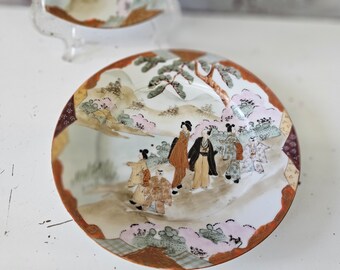 日本のアンティーク皿 九谷焼芸者焼磁器皿、明治後期（1868 - 1912