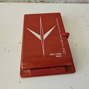 Vintage Bates List Finder Red Director Model Telefon Adres Plik Metalowy Pulpit